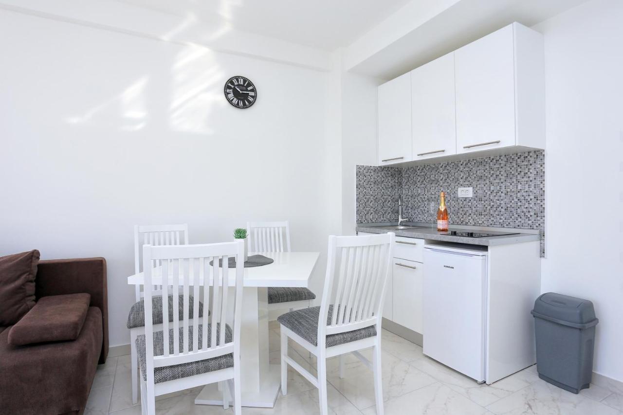 Family Friendly Apartments With A Swimming Pool Zivogosce - Porat, Makarska - 18150 エクステリア 写真