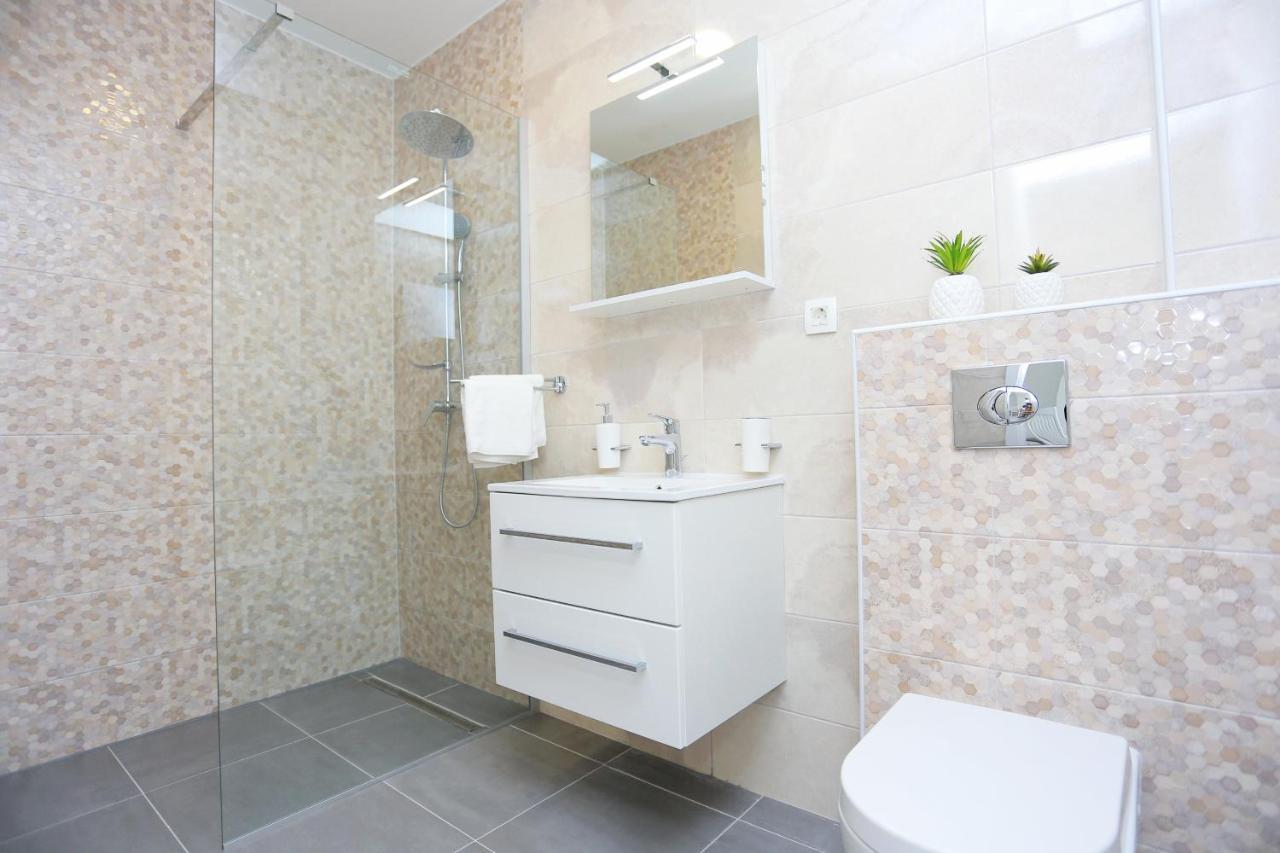 Family Friendly Apartments With A Swimming Pool Zivogosce - Porat, Makarska - 18150 エクステリア 写真